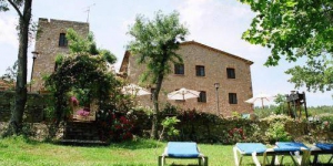  Dit charmante hotel is gevestigd in een verbouwde 17e-eeuwse stenen molen en beschikt over een buitenzwembad. Hotel El Molí heeft een prachtige, landelijke ligging langs de rivier de Muga, tussen de Pyreneeën en de Middellandse Zee.