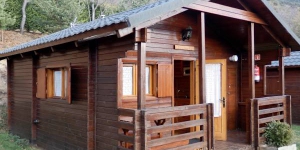  Featuring free Wi-Fi, Camping Can Fosses offers wooden bungalows in Planoles, within the Ribes Valley.  The ski resorts of La Molina and Masella are 20 km from the camping.