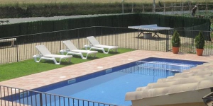  Offering an outdoor pool, terrace and garden, Mas Miquel is located in the picturesque village of Esponellá. Free Wi-Fi throughout and parking on site are available.