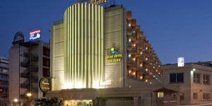   Aufenthalt im Herzen von Lloret de Mar  Nur 100 m vom Zentrum von Lloret del Mar und 200 m vom Strand bietet das Hotel Don Juan 2 Außenpools mit Sonnenterrassen. Die Zimmer verfügen über einen Balkon.