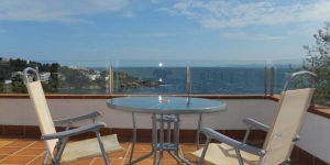  Offering a private terrace with sea views, J&V Diaz Pacheco 2 is a self-catering apartment located in Roses, 200 metres from the beach. Free parking is available onsite.