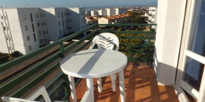   Alójate en el centro de Rosas  El J&V Luxemburgo 3 se encuentra en la pintoresca localidad de Roses. Este apartamento se halla a 20 minutos a pie de la playa y tiene piscina al aire libre y balcón.