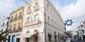  Das Hotel La Residencia liegt im Zentrum von Cadaqués, nur 50 m vom Strand entfernt. Hier erwarten Sie Zimmer mit einem TV.