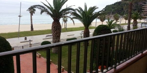  Situé à Sant Antoni de Calonge, l'Apartamentos Primera Linea Torre Valentina propose des appartements en bordure de plage avec terrasse meublée privée et vue sur la mer. Ils comprennent le chauffage et une connexion Wi-Fi gratuite.