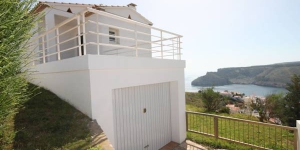  Esta casa unifamiliar con piscina privada está situada en el punto más alto del monte Montgó, en la localidad de playa de L'Escala. La casa cuenta con una sala de estar amplia y cocina con microondas y nevera.