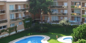  This comfortably furnished apartment is in a well maintained apartment complex. It is 1km from the Playa de Pals beach on the Costa Brava.