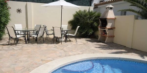  This detached holiday home with private swimming pool is located in the village of Puig Sec on the Costa Brava. The holiday home is nicely furnished and has an open kitchen so that you can keep company while you cook.