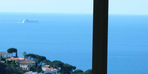  Das La Riviera Catalana Villa Panoramic Sea views liegt in Lloret de Mar und umfasst einen 900 Quadratmeter großen Garten. Die Villa liegt mitten im Grünen und ist einen 5-minütigen Spaziergang von Restaurants, Cafeterias und dem Strand Cala Canyelles entfernt.