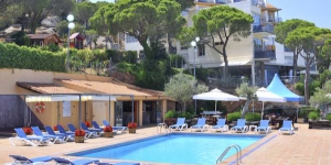  Le S’Agaró Mar Hotel est situé à seulement 170 mètres d'une plage de la baie de Sant Pol, sur la Costa Brava. Installé au sein d'une pinède, il possède une terrasse bien exposée avec une piscine extérieure et une vue sur la mer.