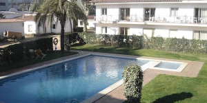  El Apartaments Kosidlo ofrece piscina compartida al aire libre, zona de barbacoa y terraza privada o balcón. Se encuentra en Castillo de Aro, a 5 minutos a pie de la playa.