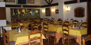  Offering an a la carte restaurant and a bar, Bar-Restaurant Hostal Can Gurt is located in Santa Coloma de Farnés. Free Wi-Fi access is available throughout the guest house.