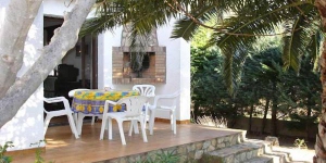  Holiday home Lia II is located in Llanca. There is a full kitchen with a microwave and an oven.