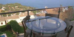  Holiday home El Golfet is located in Calella de Palafrugell. There is a full kitchen with a dishwasher and a microwave.