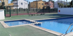  Offering an outdoor pool, Holiday home Jas is located in L'Escala. The accommodation will provide you with a balcony.