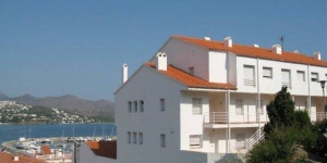  Apartment Aranda is a self-catering accommodation located in Llanca. Complete with a microwave, the dining area also has an oven and a refrigerator.