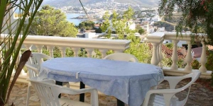  Apartment Alajarin II is a self-catering accommodation located in Colera. Complete with a microwave, the dining area also has an oven and a refrigerator.