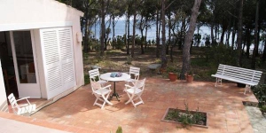  Holiday home Gaspar is located in Llanca. There is a full kitchen with a dishwasher and a microwave.