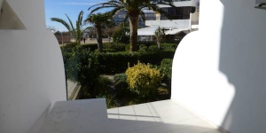  InmoSantos Oasis B2 is a self-catering accommodation located in Roses. WiFi access is available.