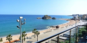  Aiguaneu Sa Marina offers fully equipped apartments with free WiFi, air conditioning and a balcony. Located in Blanes, the apartments are just 60 metres from the beach.
