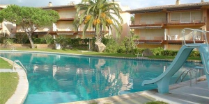  Located in Calella de Palafrugell, Apartment Illa D offers an outdoor pool. Accommodation will provide you with a balcony.