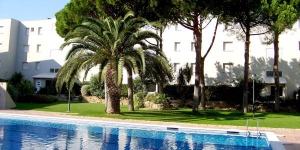  Located in L'Escala, Apartment L'Escala offers an outdoor pool. Private bathrooms also come with a bidet.