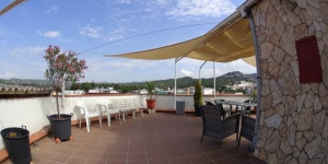  L'établissement Hostal Julieta à la gestion familiale est situé à 10 minutes à pied de la plage de Lloret de Mar. Il dispose d'un toit-terrasse bien exposé et d'une réception ouverte 24h/24.