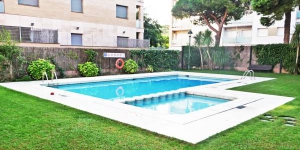  Located in Lloret de Mar, these apartments are just 5 minutes’ walk from the Fenals Beach. They have access to shared gardens and an outdoor pool.
