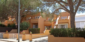  Située à Pals, la Casa adosada en Playa de Pals dispose d'une terrasse meublée et d'un jardin. La plage de Sa Riera se trouve à 7 km.