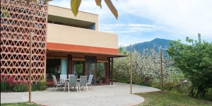  Просторный дом для отпуска Casa Bonavista построен в окружении садов, на окраине города Салас-де-Льйерка. К вашим услугам терраса с панорамным видом на красивую загородную местность.