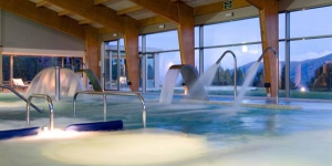  El Hotel Guitart Termes la Collada se encuentra en un entorno de montaña hermoso y dispone de tratamientos de spa de lujo, conexión Wi-Fi y piscinas cubierta y al aire libre. El hotel está situado en los Pirineos, cerca de Toses.