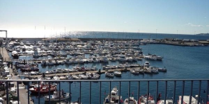 Offering beautiful views over Palamós Marina, Apartamentos la Catifa apartments come with 2 or 3 bedrooms. Centrally located, just 200 metres from the beach, all have free WiFi and free parking.