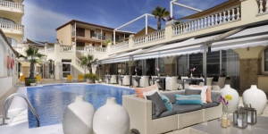  Dit hotel in mediterrane stijl is ideaal voor een strandvakantie aan een van de mooiste baaien van de gehele Costa Brava. Het hotel ligt op slechts 30 meter van het strand Sant Pol in het mooie S'Agaró.