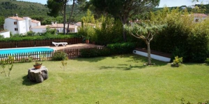  Offering an outdoor pool, Costabravaforrent Masramon is located in L'Escala. Free WiFi access is available in this holiday home.