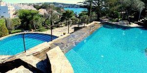  El Rec de Palau Villas està situat en un jardí amb una piscina exterior compartida, a 3 minuts a peu de la platja de Cadaqués. Ofereix vil·les i apartaments amb aire condicionat i WiFi gratuïta.