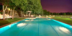  Located in Vilobí d'Onyar, Villa in Girona I offers an outdoor pool and a tennis court. This self-catering accommodation features free WiFi.