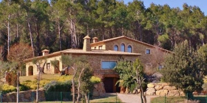  Located in Peratallada, Mas de les Serres offers an outdoor pool. This self-catering accommodation features free WiFi.