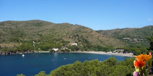  In a privileged position in a natural park and by a pleasant cove surrounded by mountains – you can take part in a wide range of sports activities including archery, basketball and racquetball. Children will have lots of fun and make new friends while staying at the Cala Montjoi.