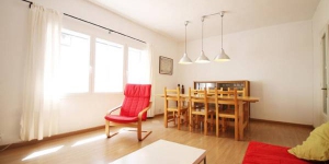  Perxel Apartment is a self-catering accommodation located in L'Escala. Accommodation will provide you with a seating area.