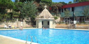  Le camping Domaine Résidentiel de Plein-Air-King's propose des bungalows bien aménagés au cœur d'une forêt. Situé à Palamós, sur la Costa Brava, il dispose d'une piscine extérieure ouverte en saison et d'un restaurant.