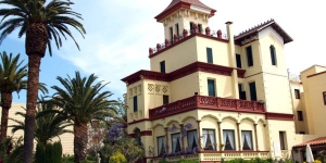  Das Hostal del Sol empfängt Sie einer modernistischen Villa aus dem 19. Jahrhundert in der ruhigen Stadt Sant Feliu de Guixols.