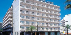  Aufenthalt im Herzen von Lloret de Mar  Nur 150 m vom Strand entfernt liegt das Hotel Helios Lloret zentral in der Innenstadt von Lloret de Mar. Es bietet eine Terrasse und klimatisierte Zimmer mit Balkon, TV und eigenem Bad.