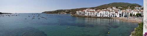 Playa y puerto de Cadaqués